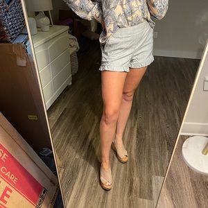 Great ruffle shorts